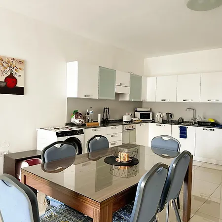 Modern En-suite In A Share At Heart *