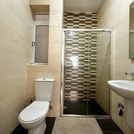 Modern En-suite In A Share At Heart Δωμάτια σε οικογενειακή κατοικία