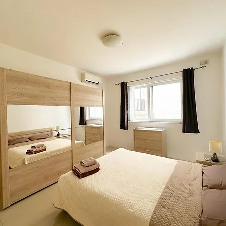 Modern En-suite In A Share At Heart * Msida
